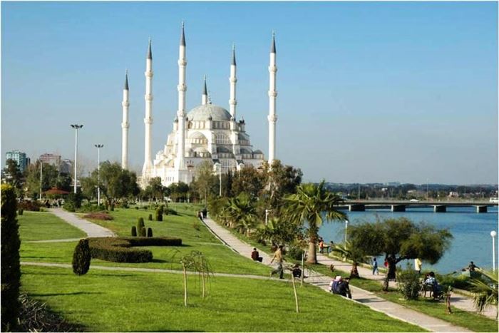 Türkiyenin en büyük camileri hangileridir?